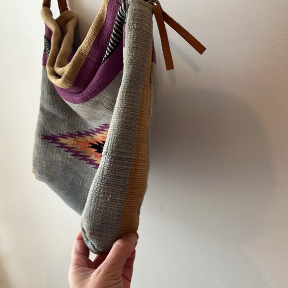 Vintage Carpetbags of America Southwestern Print Bag. - Picture 5 of 13